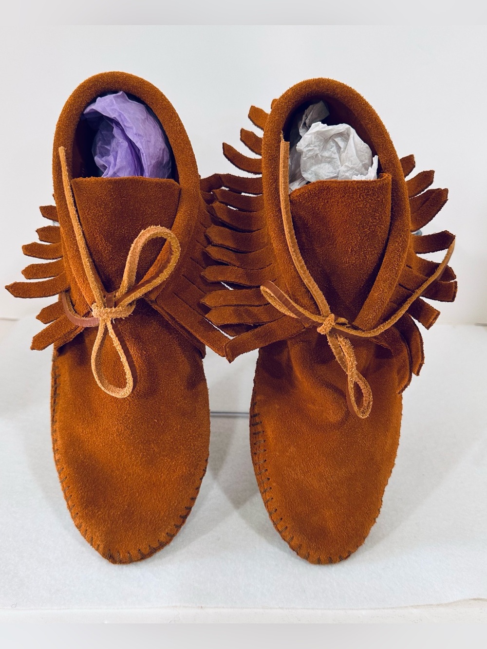 Minnetonka Women's Classic Fringe Leather Soft Sole Bootie Moccasin Fits like 9